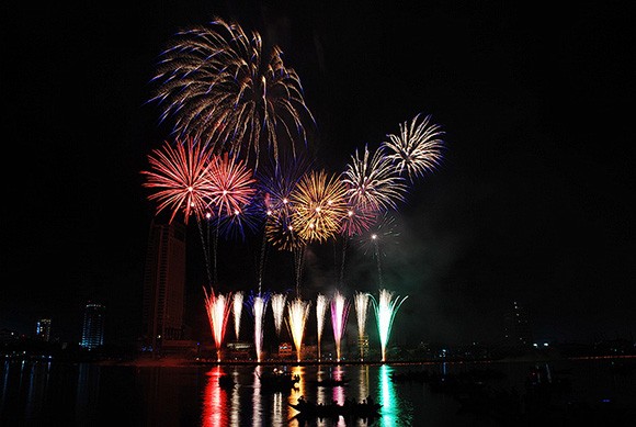 Da Nang International Fireworks Competition 2013 – festival of light and sound  - ảnh 2